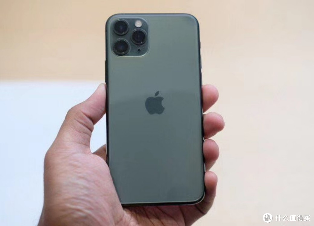 苹果终于放价了，iPhone11Pro降至新低，网友：后悔买早了！