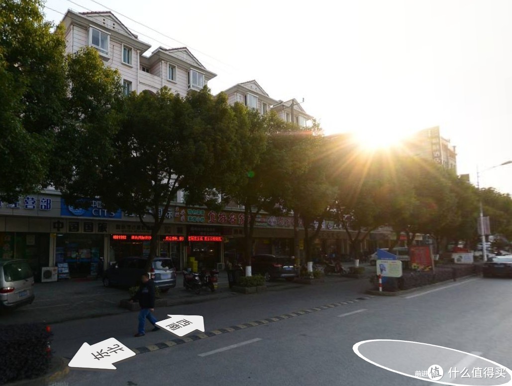 这种镇上的小区居住环境会好很多，但是毕竟是在镇上，无法给人带来哪怕半点上海的感觉，于是也pass了