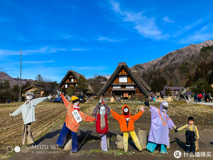 白川乡合掌村稻草人