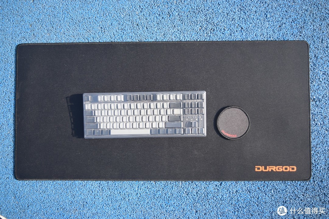这次不玩灯，多种原厂轴可选、PBT键帽设计的杜伽K320白光限定版开箱