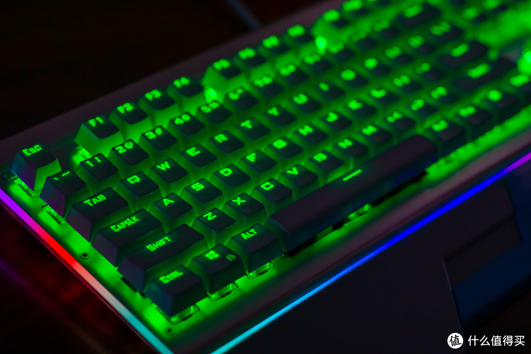 垃圾佬淘货之旅：狼蛛突击者青轴RGB流光边框+可编程游戏机械键盘晒个单