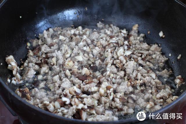 隔离十天没出门，用家里所剩无几的食材做了晚饭，大人孩子全吃撑