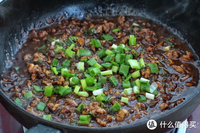 隔离十天没出门，用家里所剩无几的食材做了晚饭，大人孩子全吃撑