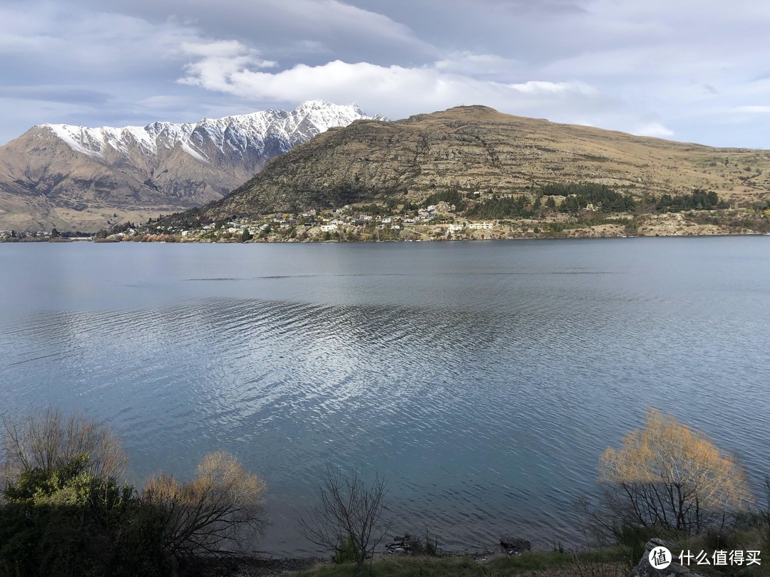 皇后镇雪山湖景，几乎每个角落可见