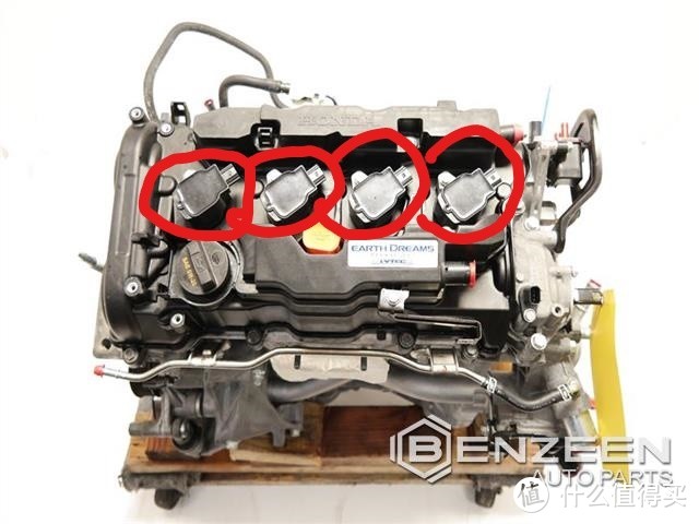 本田的K20C2直列四缸引擎点火线圈位置（红圈处）就明显的不能再明显了，直接拔掉就能摸到火花塞