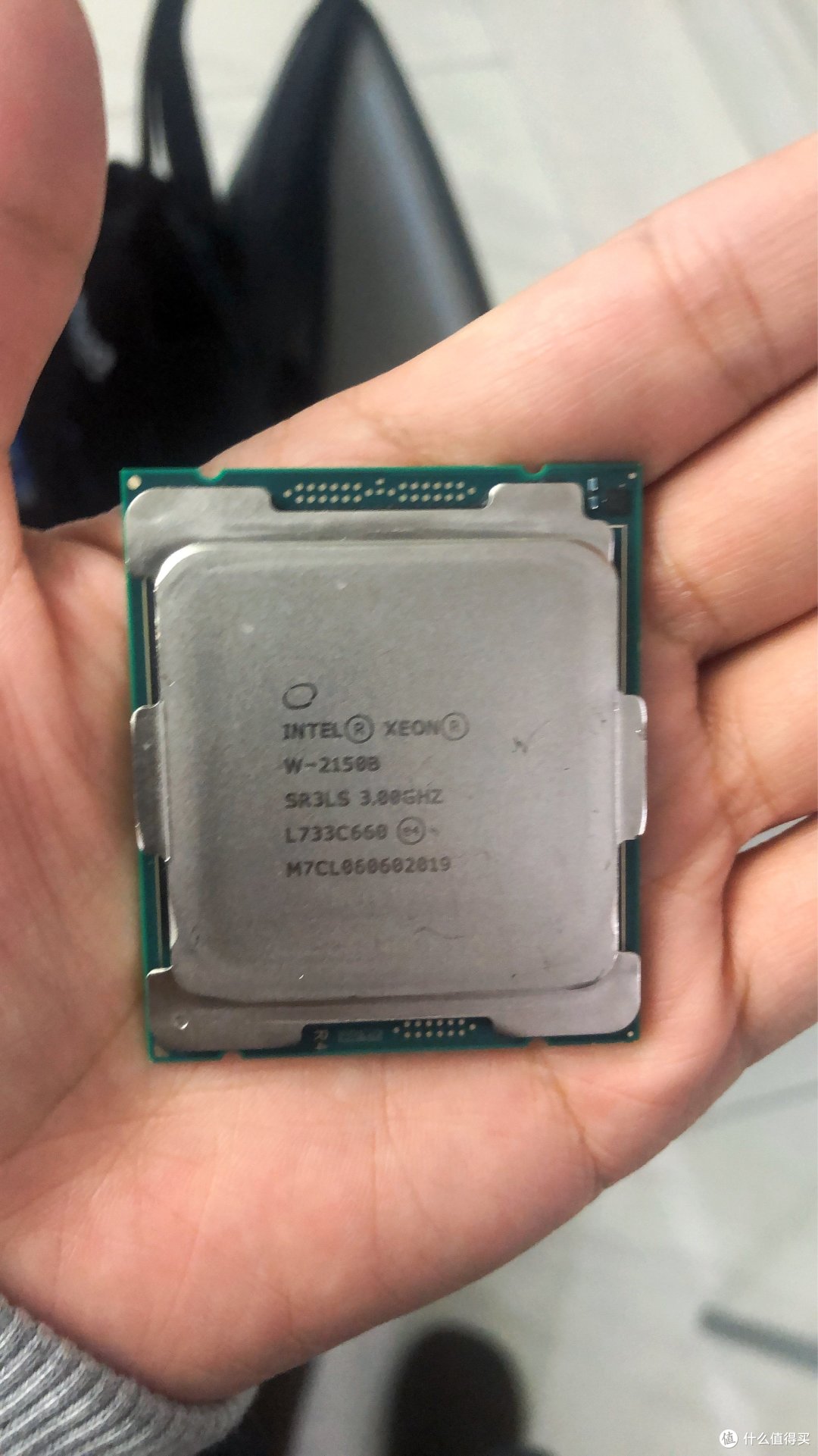 cpu背面都是好的.正面有些压痕.后边io面板特别厚.