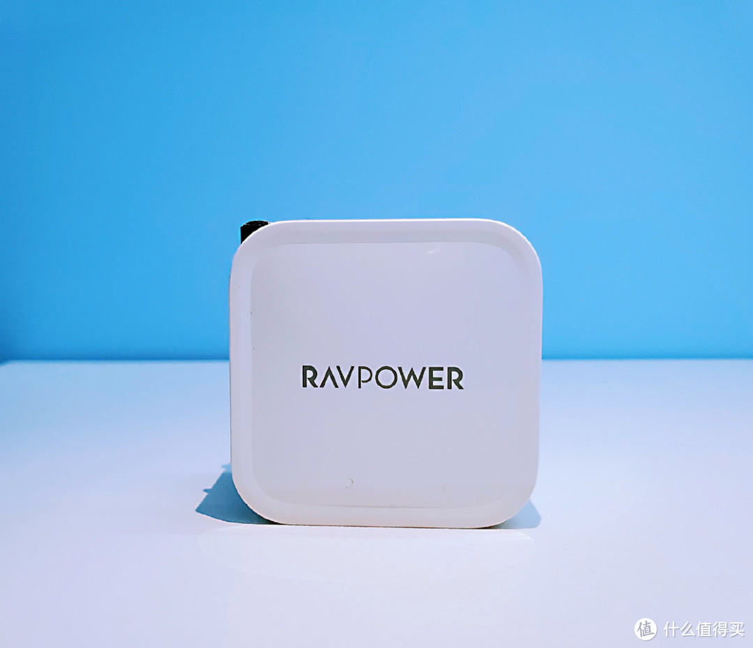 极速快充体验-RAVPOWER 61W急速充电器