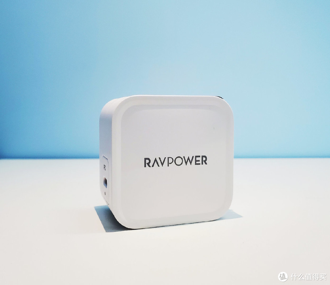 极速快充体验-RAVPOWER 61W急速充电器