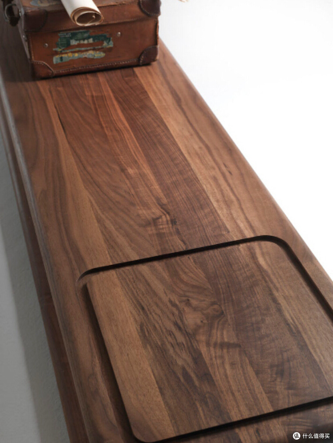 好设计离不开好材质——深沉内敛的黑胡桃木