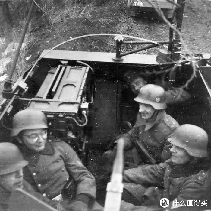 FOV 1:32 Sd.kfz. 251/1 D型半履带装甲车