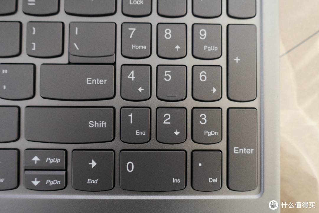 多年来联想虽然在键盘手感上不如ThinkPad，但是相比较其他品牌还是有优势，现在这个优势没有了。