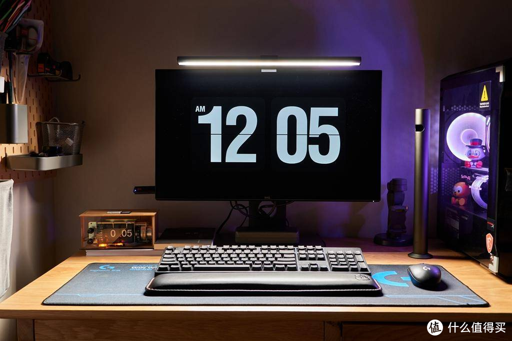 电脑桌面灯光选购有讲究，术业有专攻，明基ScreenBar Plus屏幕智能挂灯使用体验