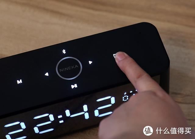 音乐相伴轻松唤醒，南卡桌面闹钟蓝牙音箱