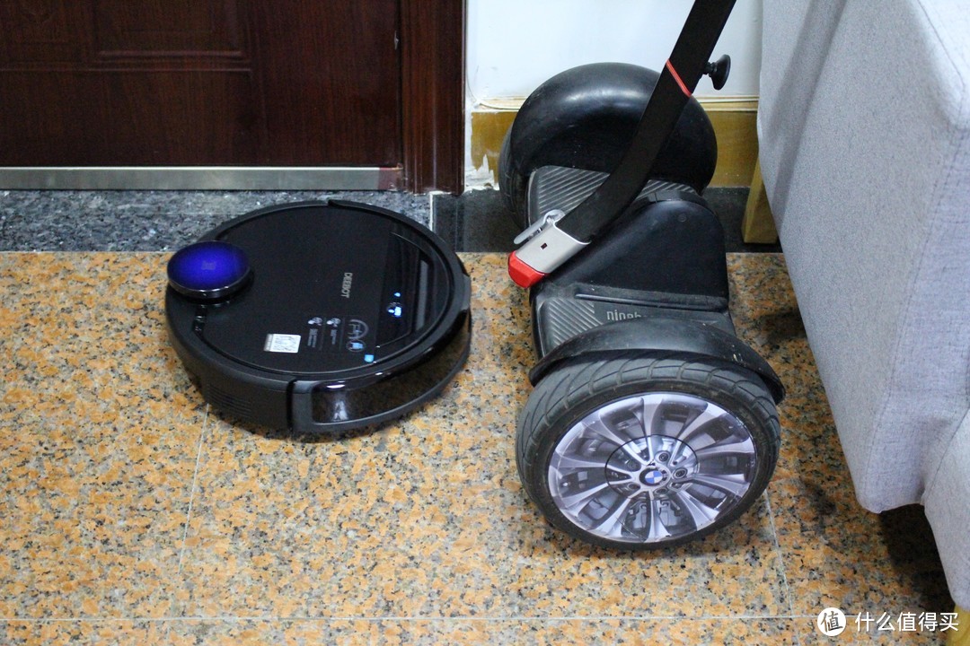 高超闪躲技术 真正智慧的扫地机器人 ECOVACS DEEBOT OZMO 960