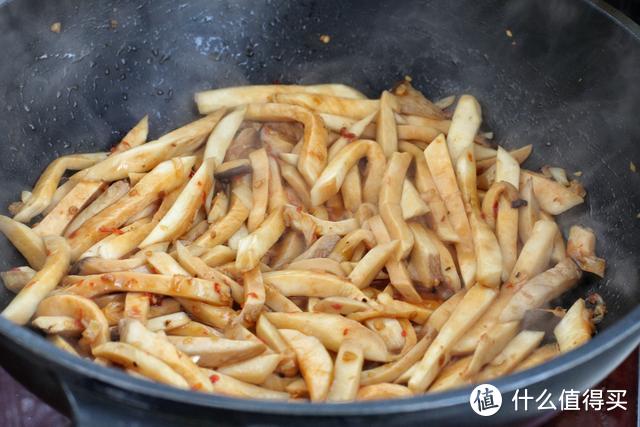 隔离在家半个月，用所剩无几的食材做了道菜，老公硬是吃出了肉味