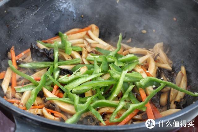 隔离在家半个月，用所剩无几的食材做了道菜，老公硬是吃出了肉味