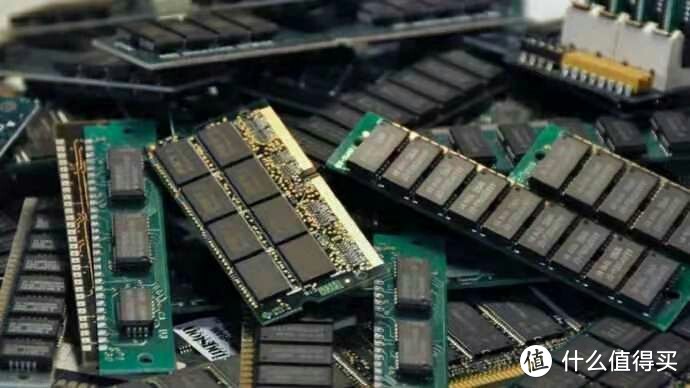 ​小米10全系搭载LPDDR5，定位2020年安卓高端旗舰