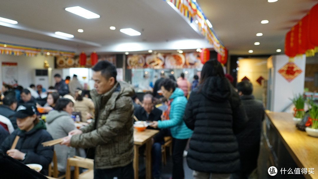 魔都什么值得吃？上海必吃榜人均最低、人流如织的龙华寺素斋