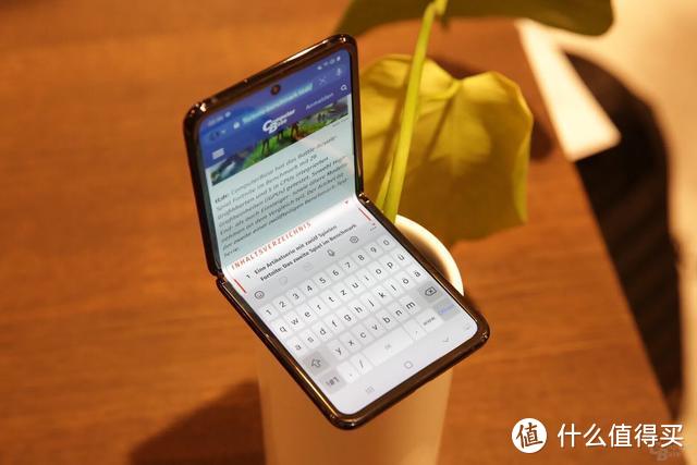 三星的Galaxy Z Flip吊打摩托罗拉Razr，华为是否会效仿？