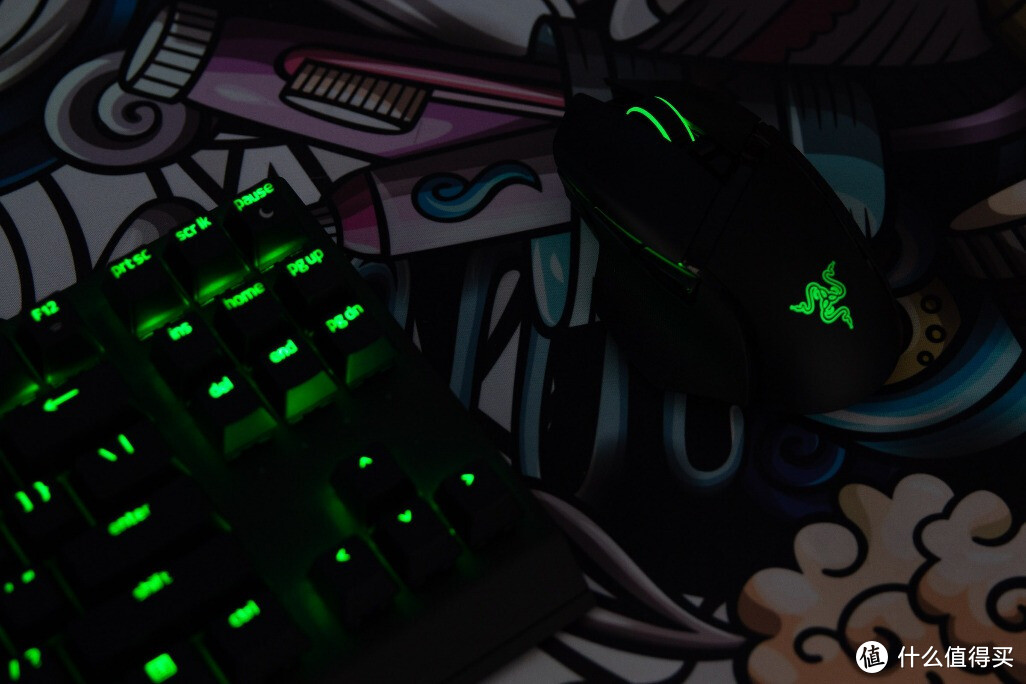 雷蛇黑寡妇X竞技版 背光款机械键盘开箱评测