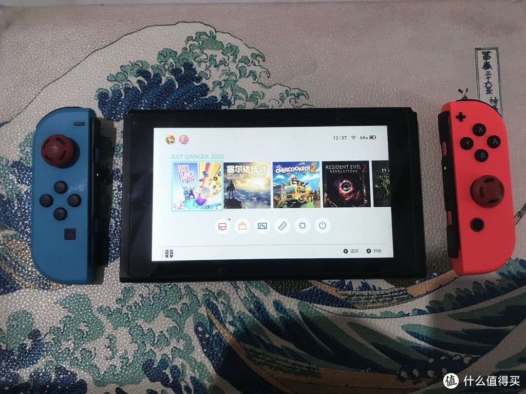 switch屏幕太小，还是推荐连接电视或显示器玩（特别是舞力全开！）