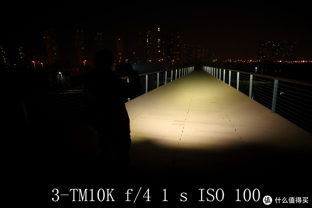 要多亮有多亮9000流明掌上超级探照灯NITECORE TM9K