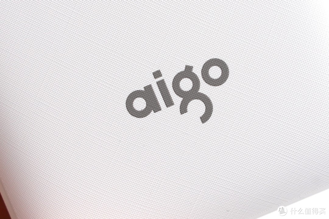 PD、PE、QC等多协议加持，aigo E10000PD数显快充移动电源评测