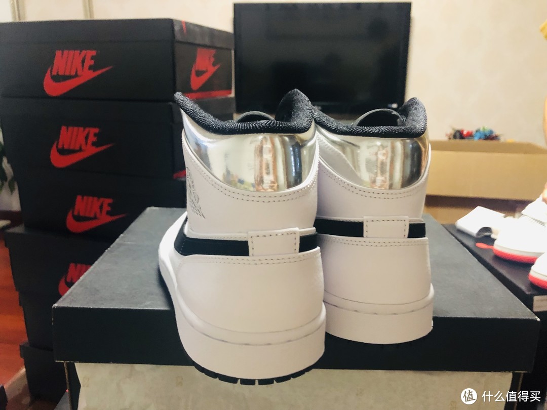 其实就是一个MID，不要再叫小伦纳德了--AIR JORDAN MID 金属银