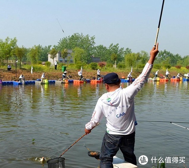 打窝也是技术活！今天讲一讲窝料的选择和高效的打窝方法