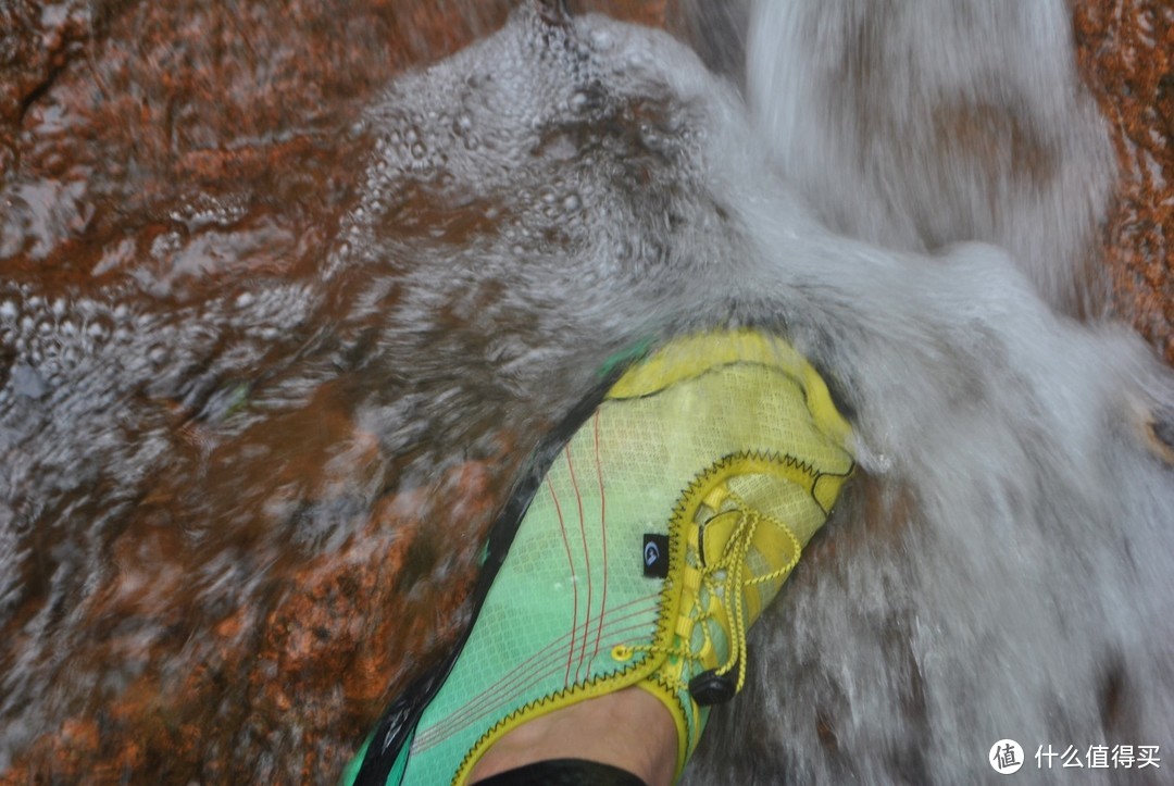 溪中有条变色龙——洛弛红clorts溯溪鞋3H020B评测