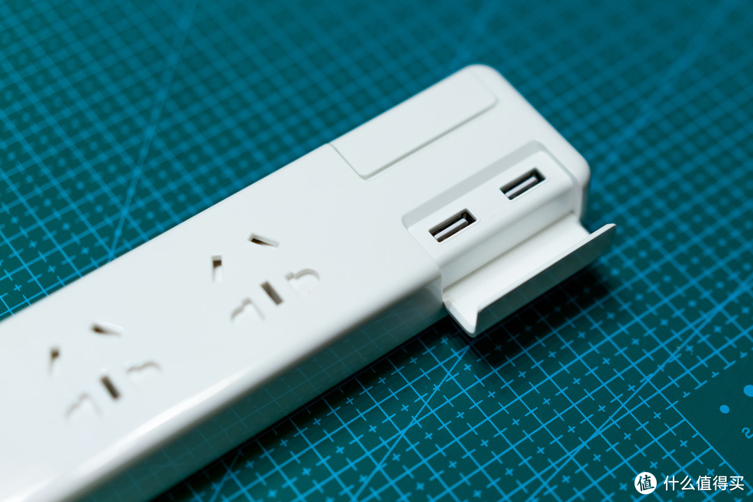 本期垃圾佬淘货主角：aigo爱国者全新国行4口USB（21W）插座登场！