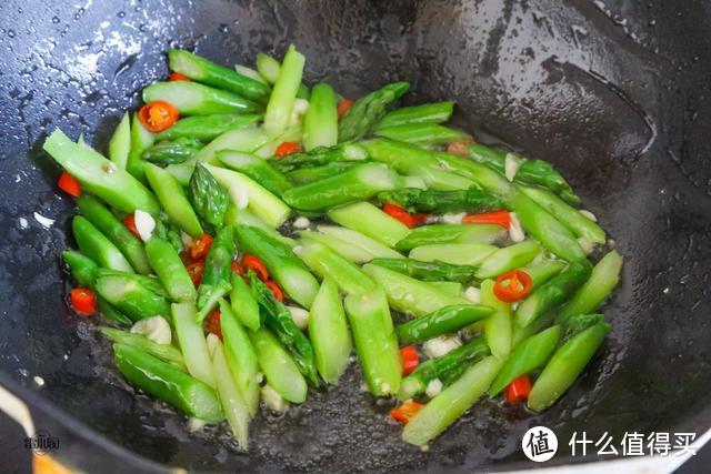 入春后，女人常吃这食材，再贵也不要省，每天吃一点，减掉大肚腩