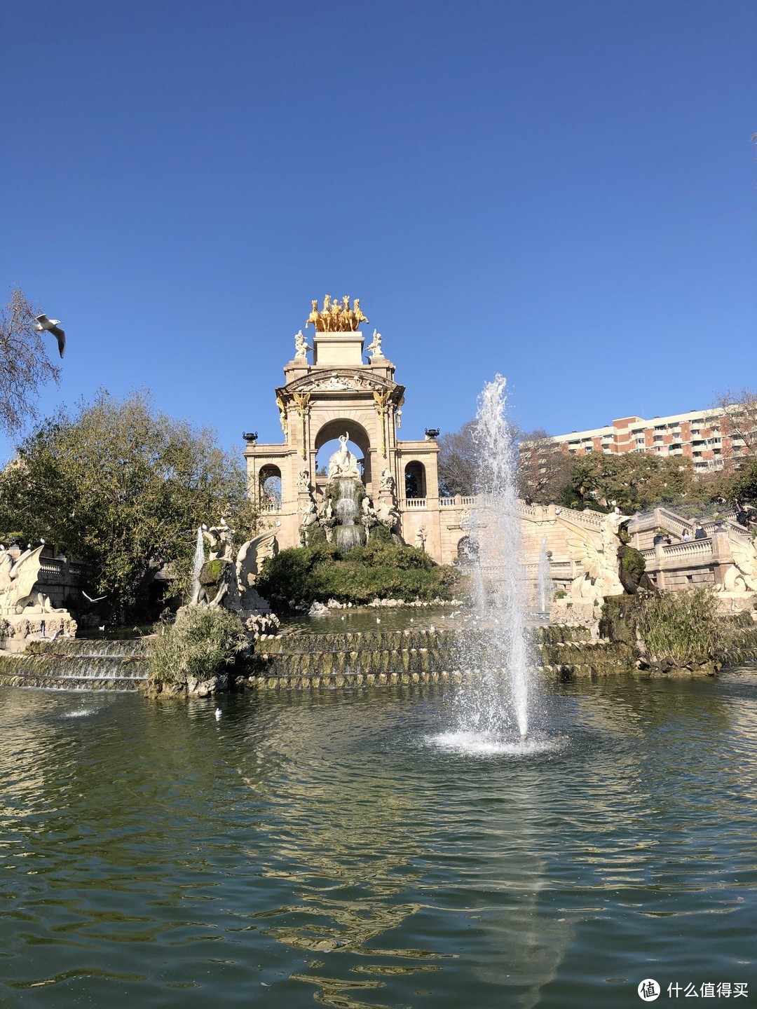 德拉斯坦德拉公园里面的大喷泉，实际上很大，照片拍不全