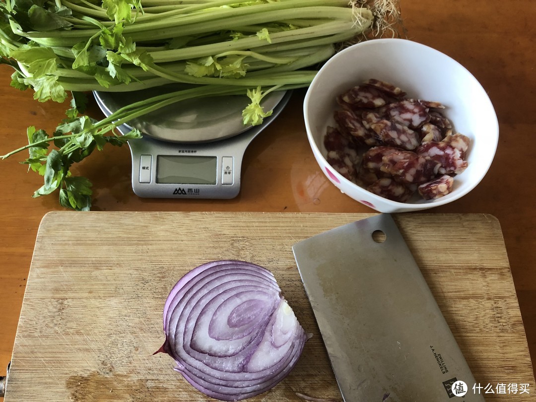 用冰箱剩余食材做了一道焖饭，颗粒饱满有嚼劲，营养丰富，收藏！