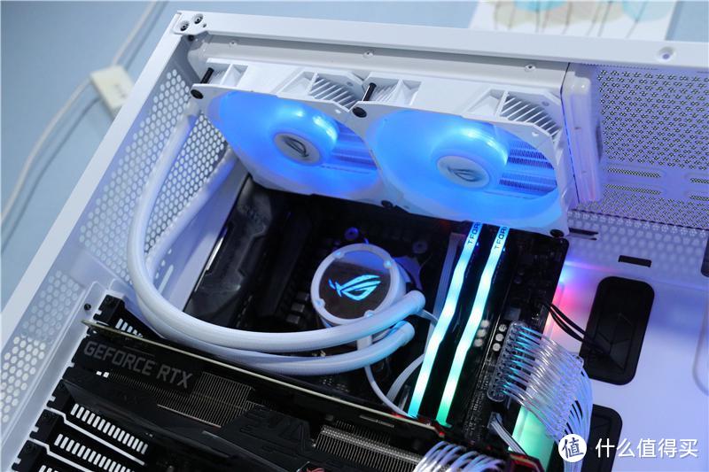 酷炫灯效，颜值性能兼备！华硕240 RGB WE小白龙一体水冷体验