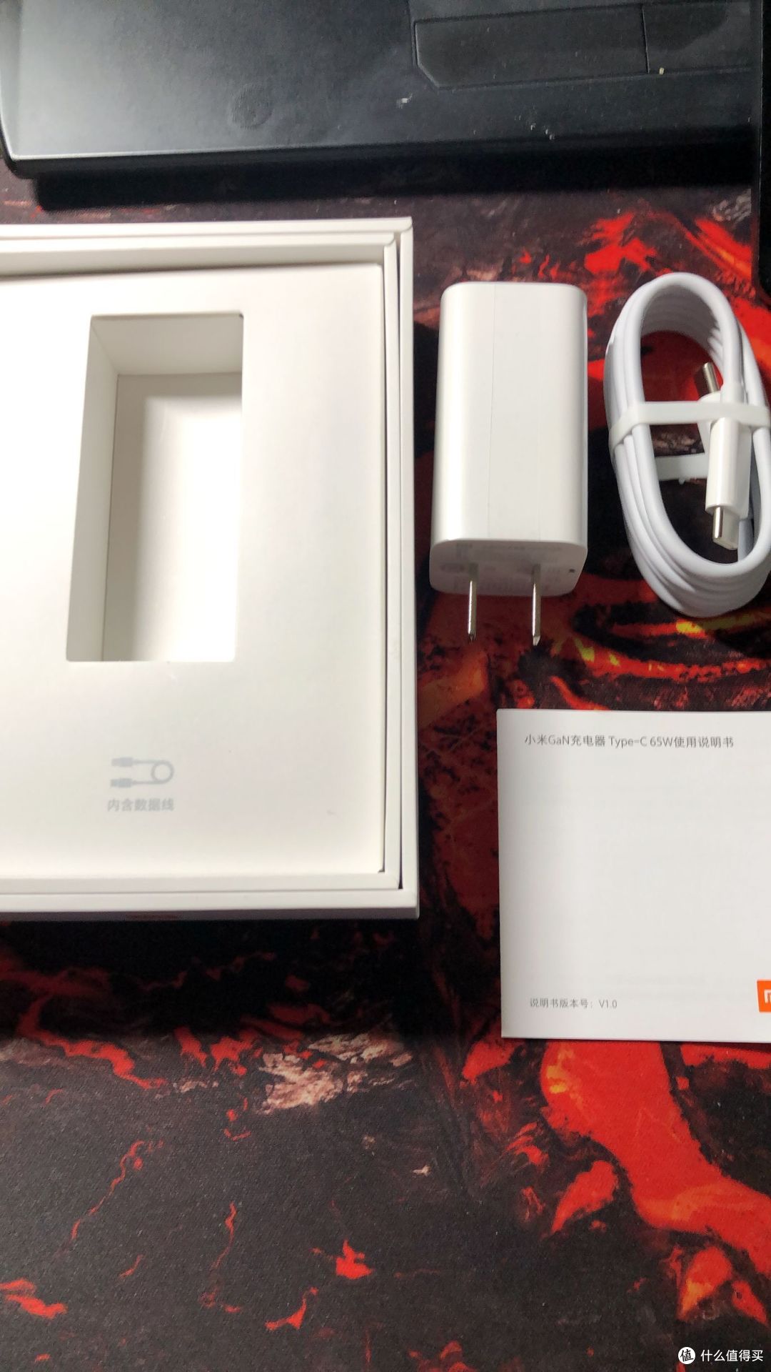 写着小米gang充电器type-c,小字写着超小体积|65wmax可充笔记本|黑