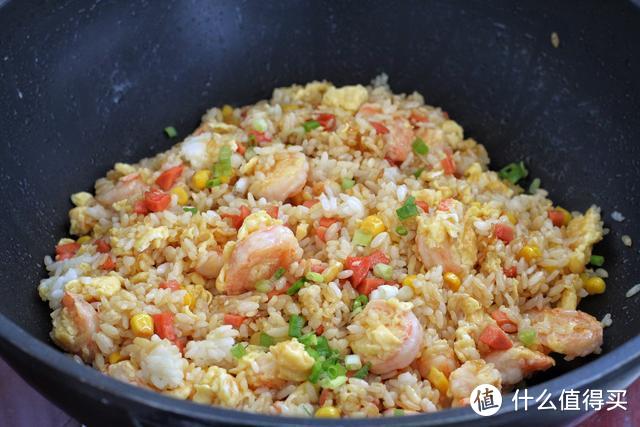 家中有剩米饭别浪费，添加几种食材变成营养便当，老公直呼太豪华