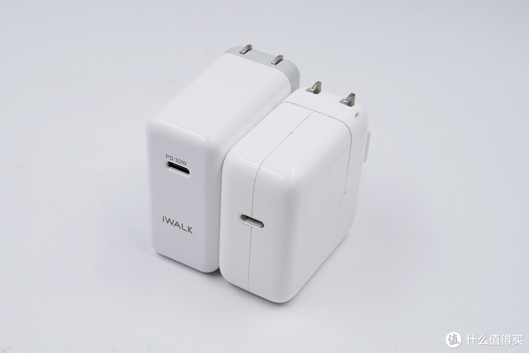 拆解报告：iWALK 30W USB PD快充充电器QC54