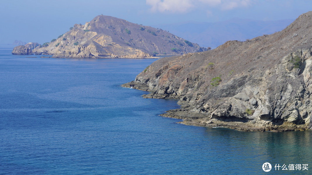 粉色沙滩、逐浪追龙，太平洋深处的神奇秘境