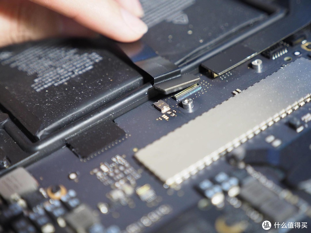 MacBook Pro 2015 小修——更换电池、硬盘、键帽清理