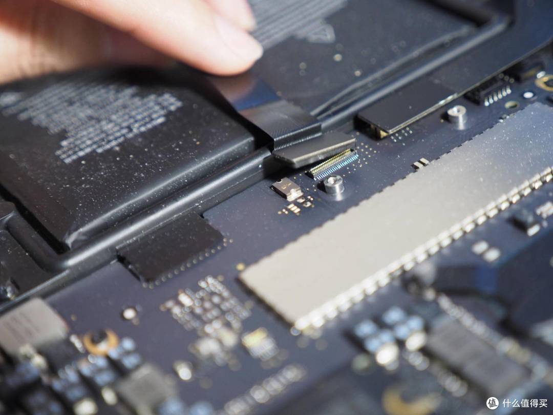 MacBook Pro 2015 小修——更换电池、硬盘、键帽清理
