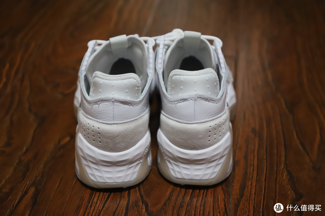 Adidas 2020 streetball三叶草运动鞋 一眼中毒