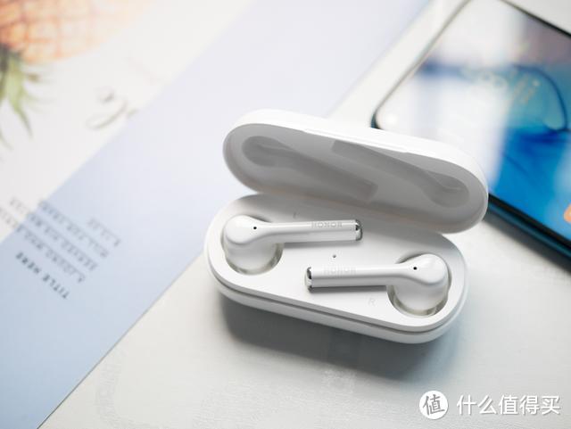 价格相差无几，比Airpods还多一项降噪功能，荣耀FlyPods 3新品真香！