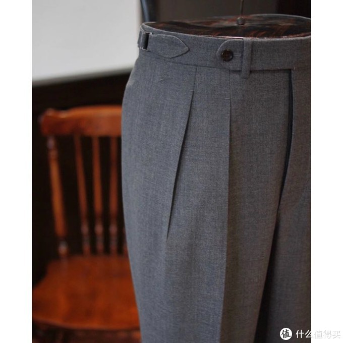 穿搭技巧篇三十 春暖花开的季节灰色西裤最实用 男士西裤 什么值得买