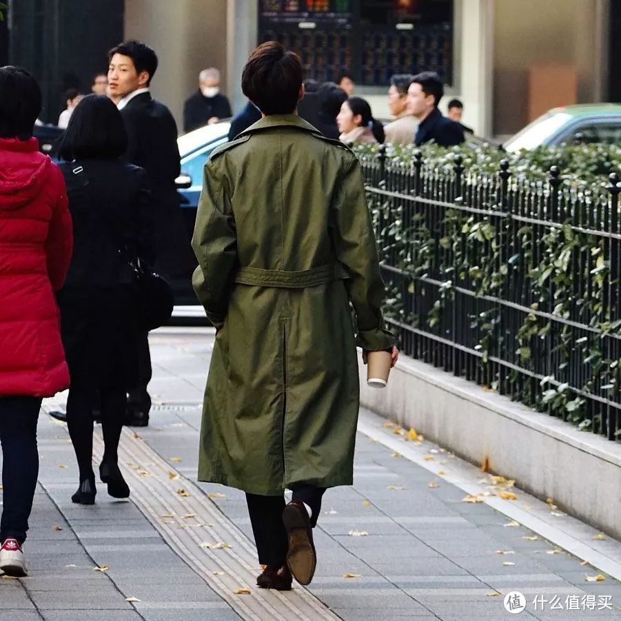 从未见过如此绅士又可爱的穿搭博主，堪称东京咖啡旅行活地图