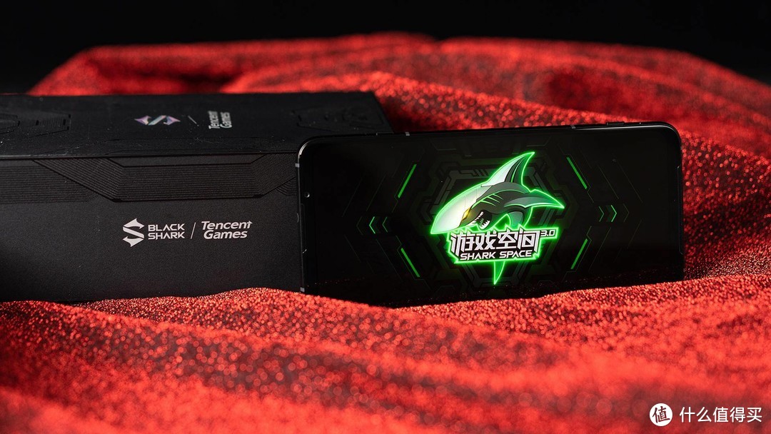 玩游戏的，都给我买！重度游戏玩家眼中的神器：腾讯黑鲨游戏手机3体验