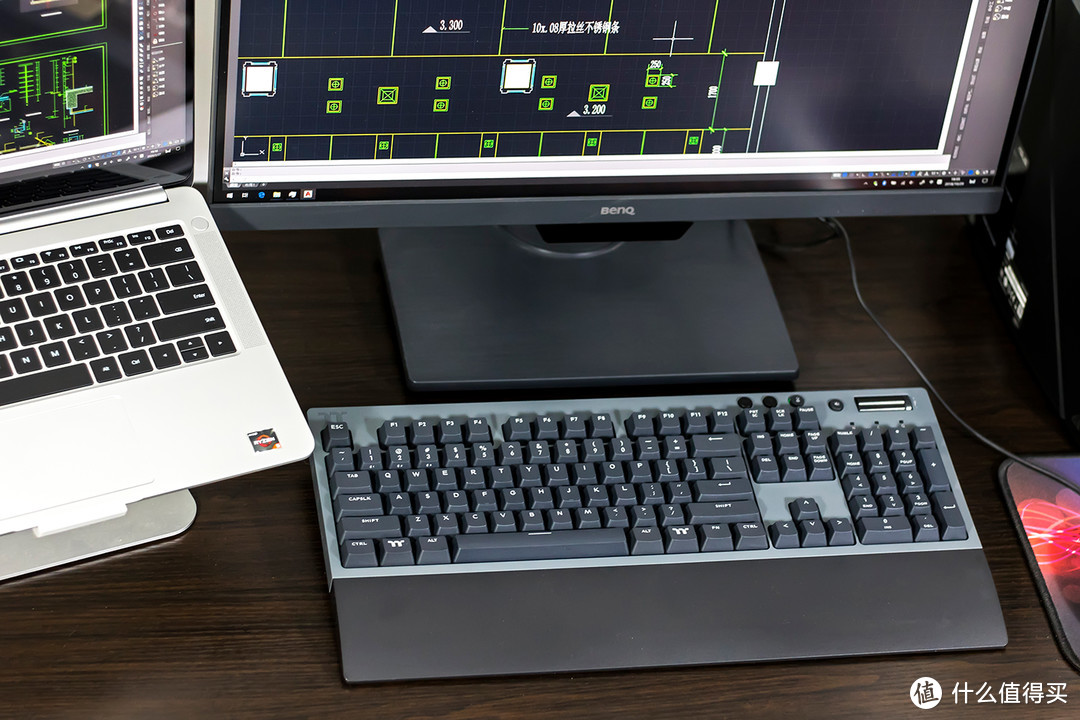 Tt曜越G821三模机械键盘：多模连接随心切换，开黑码字均可兼顾