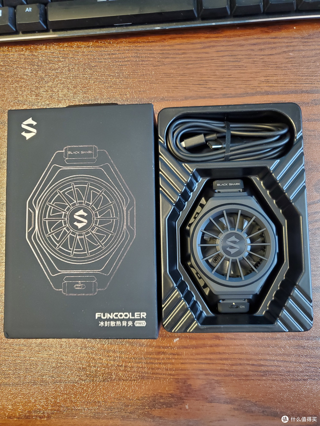 黑鲨冰封散热背夹pro到手