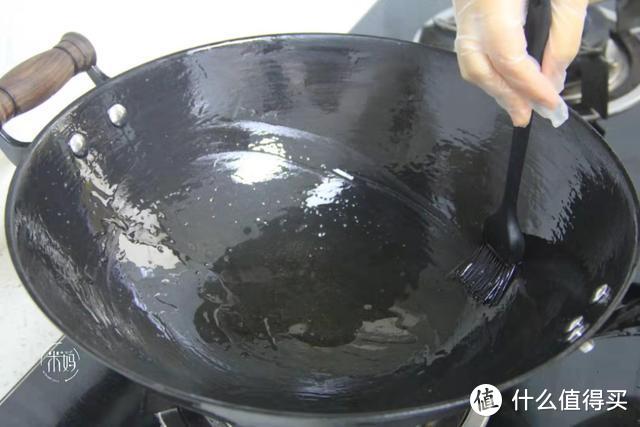 铁锅如何开锅？拿到别直接用，教你开锅，不粘锅不生锈寿命长