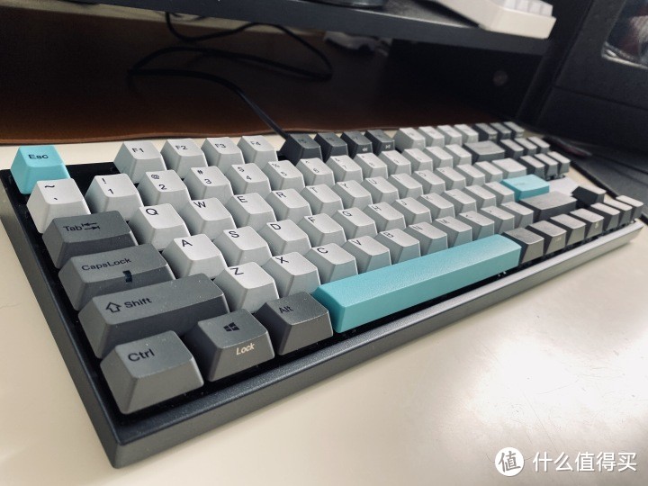 【平平无奇の好物】阿米洛(varmilo)夜色87机械键盘红轴